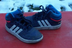 KK: Schoenen Adidas maat 35